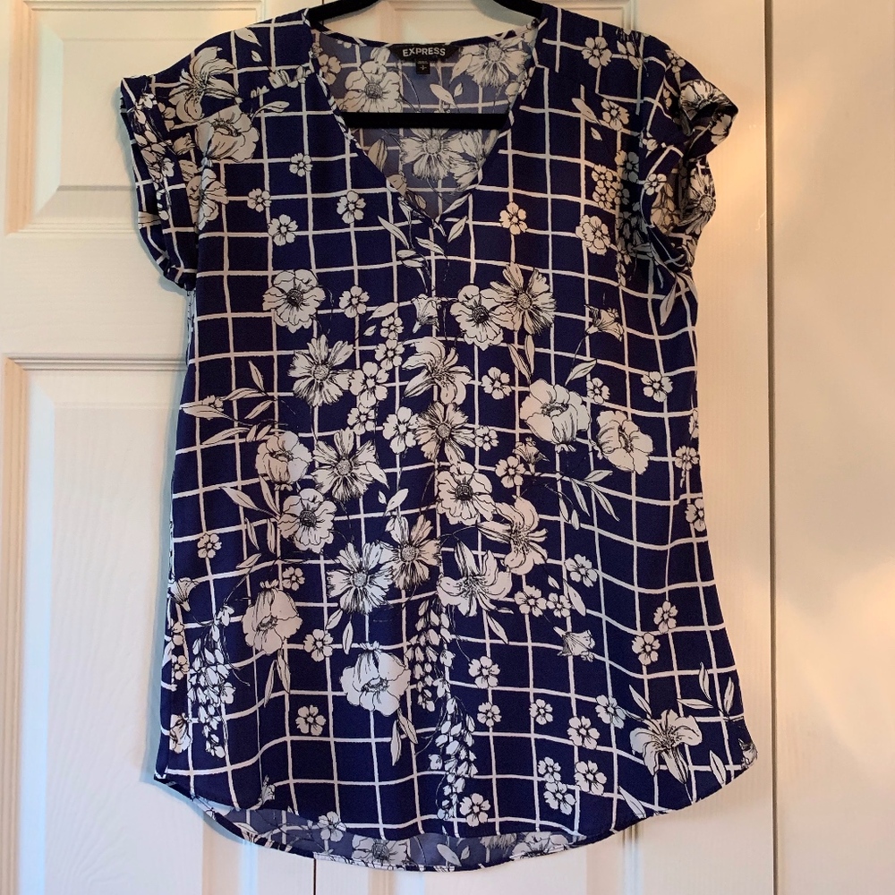 Satin V-Neck Gramercy Tee-Floral